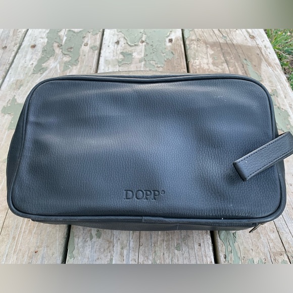 •DOPP(TM) Kit•Black Leather or Really Nice Faux•2-Zip Compartments•Like New! - Picture 7 of 7